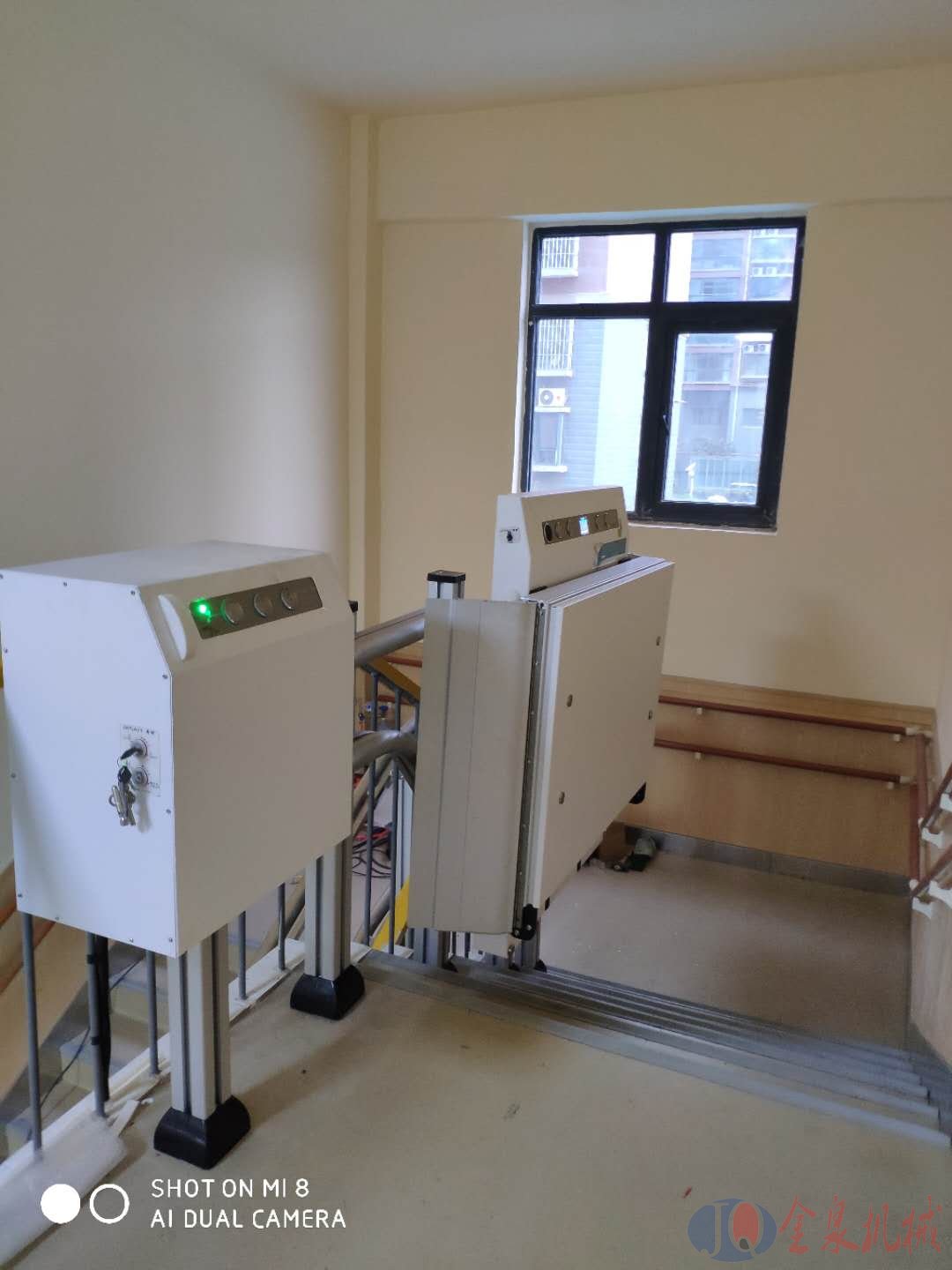 斜掛升降平臺(tái),熱線15066125211 斜掛升降平臺(tái)